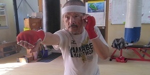 77歳タダオさんのシャドーボクシング